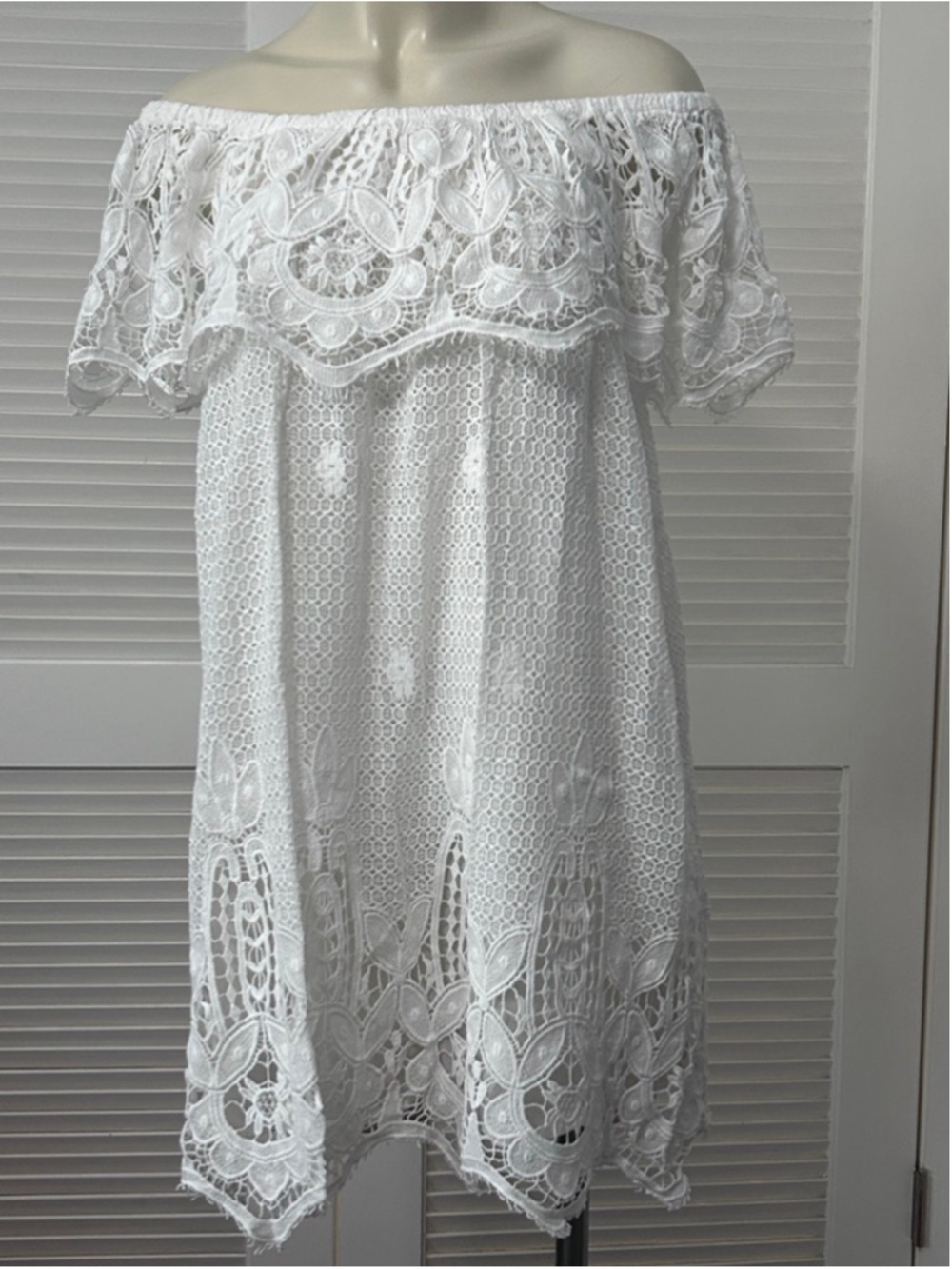 Tuckernuck Avalon Off Shoulder White Lace Mini Dress NWT Size S - Picture 2 of 11